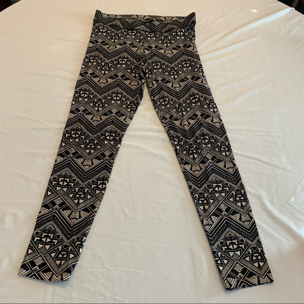 Pink leggings geometric pattern fabric. Like new. N w o t